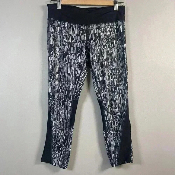 Nike Power Graphics Running Womens Cropped Leggings Black Size M Dri Fit Stretch - Picture 1 of 10